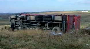 Arnavutköy’de devrilen TIR’ın sürücüsü öldü