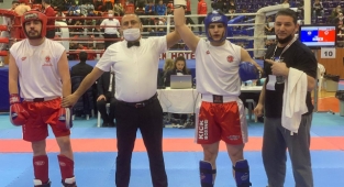 Arnavutköy'lü abi kardeş zirveye taht kurdu ...