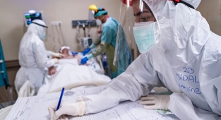 Koronavirüs salgınında günlük vaka sayısı 67 bin 857 oldu