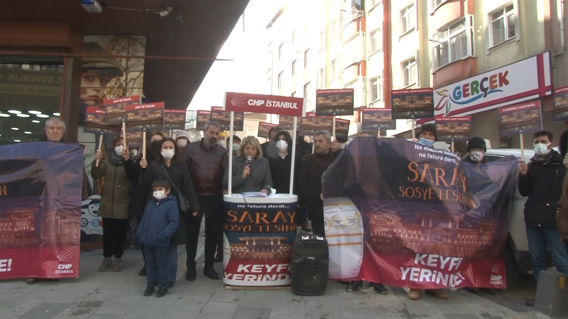 ARNAVUTKÖY'DE CHP'DEN ELEKTRİK ZAMMI TEPKİSİ