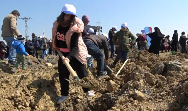 ARNAVUTKÖY'DE DEV FİDAN ŞENLİĞİ 10 BİN FİDAN DİKİLDİ