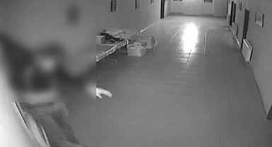Arnavutköy'de cemevine pencereden giren hırsız kamerada