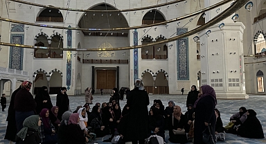 DEPREMZEDE KADINLARA MORAL GEZİSİ DÜZENLENDİ