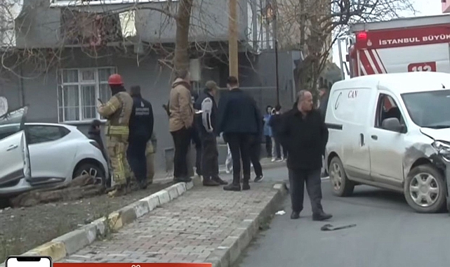 Arnavutköy’de İki otomobil kafa kafaya çarpıştı: 1 yaralı
