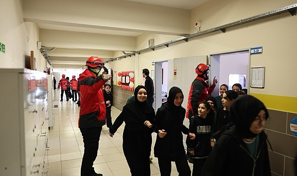 SAK-E’ den Ortaokul ve Lise Öğrencilerine Afet Farkındalık Eğitimi