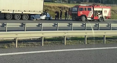 Silivri'de otomobil TIR'ın altına girdi: 1 ölü -1