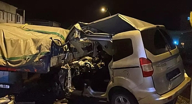 Sultanbeyli’de polisin 'dur' ihtarına uymayan sürücü, TIR'a çarptı: 1 ölü, 2 yaralı