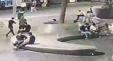 Taksim’de bankta uyuyan adamın telefonunu çaldı; mağduru yanlış tarafa yönlendirdi