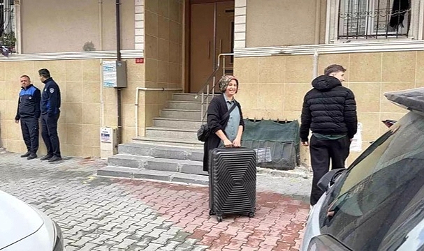 Arnavutköy'de istinat duvarı çöktü, İki bina tahliye edildi