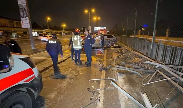 Avcılar’da D-100’de yan yola uçan otomobil, bariyerleri parçalayarak yayalara çarptı: 3 yaralı
