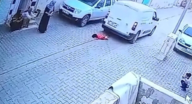 Kargo aracının altında kalan çocuk hayatını kaybetti; kaza kamerada