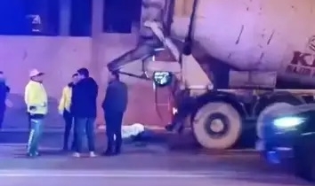 Arnavutköy'de temizlerken beton mikserine düşen şoför öldü