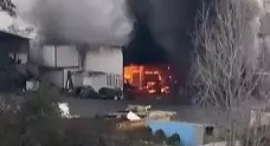 Arnavutköy'de TIR tamirhanesinde yangın 