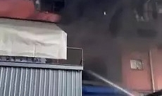 Başakşehir'de plastik imalathanesinde yangın