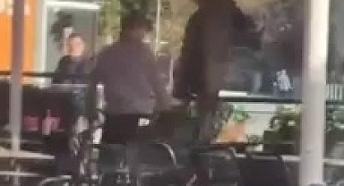 Kağıthane’de restoranda sandalyeli kavga: Masaya atladı kayarak düştü